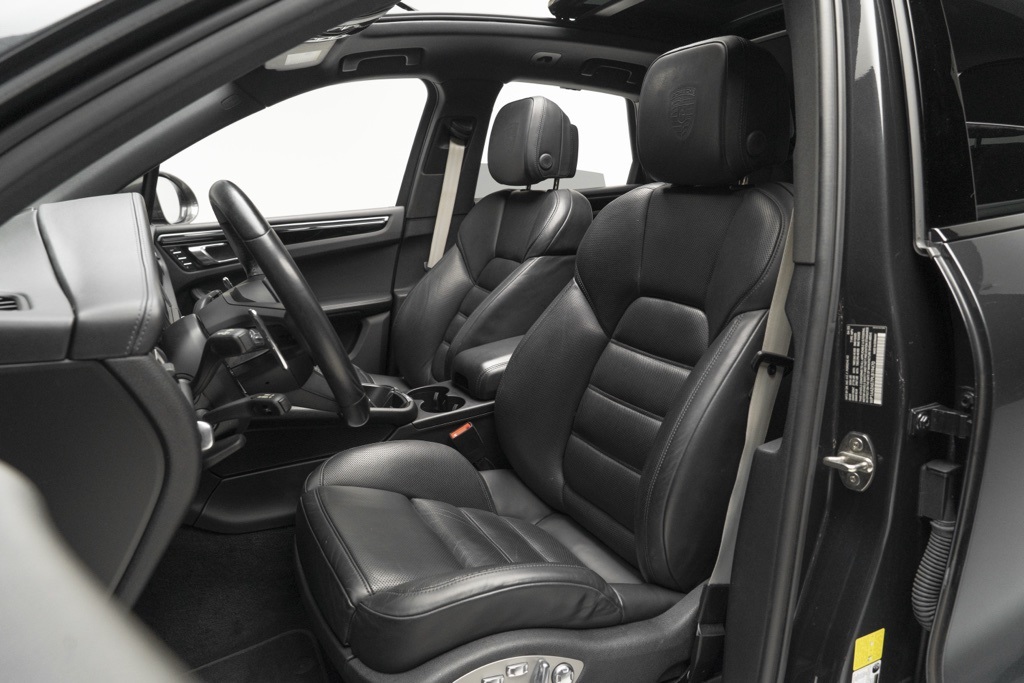 2023 Porsche Macan - Thumbnail 5