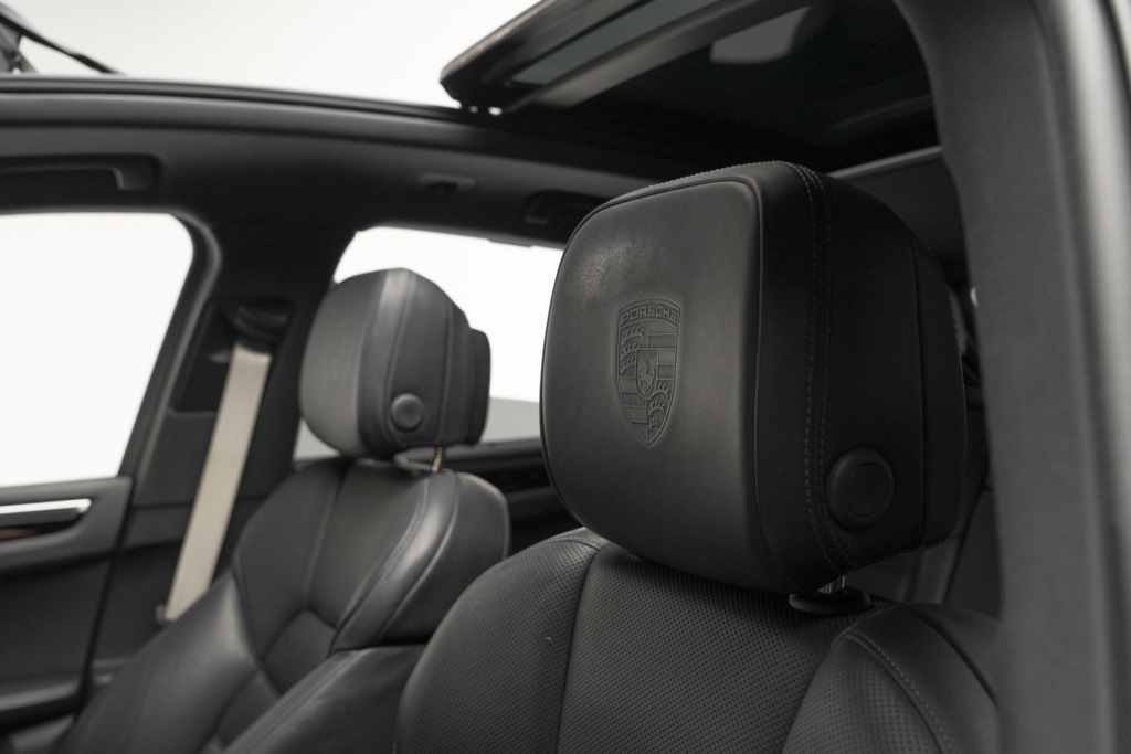 2023 Porsche Macan - Thumbnail 7