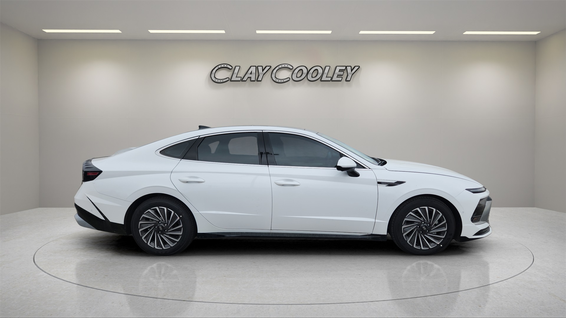 2025 Hyundai Sonata Hybrid Limited photo 2