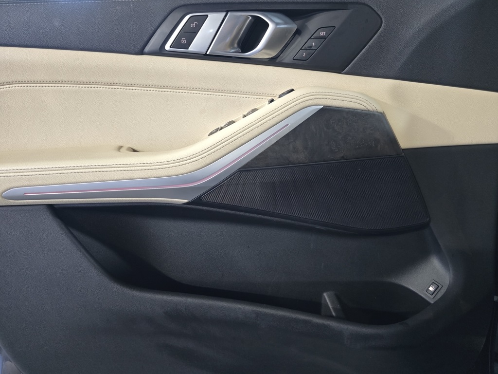 Thumbnail: 2022 BMW X5 - 12