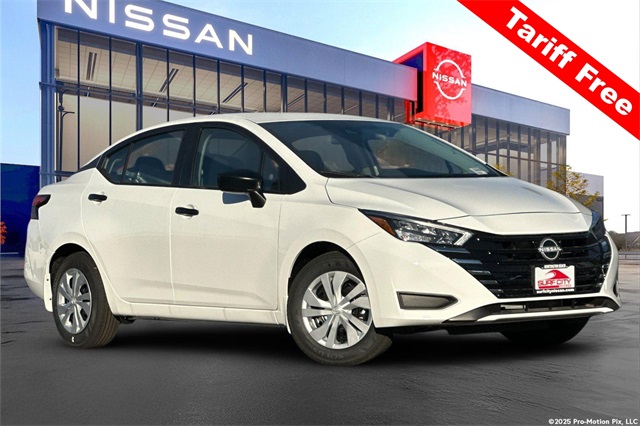 2025 Nissan Versa S's photo
