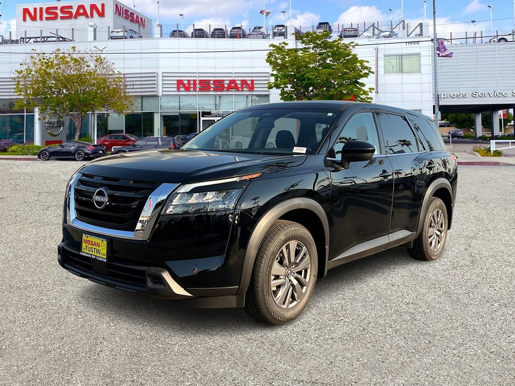 2025 Nissan Pathfinder S