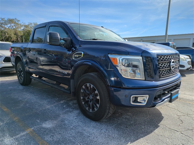 2017 Nissan Titan PRO-4X Crew Cab 4WD