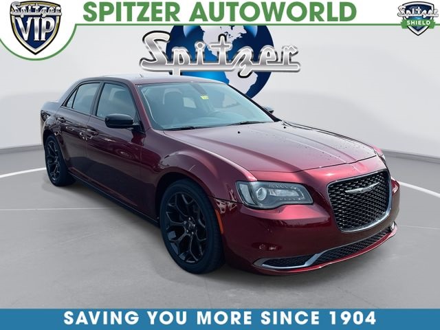Velvet Red Pearlcoat 2020 Chrysler 300 Sedan Rear-Wheel Drive 8-Speed Automatic