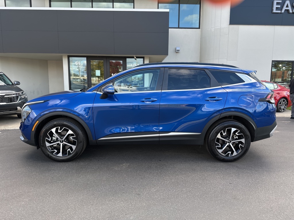 2025 Kia Sportage EX photo 2