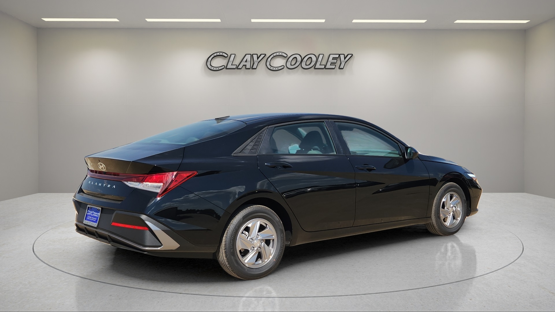 2025 Hyundai Elantra SE photo 3