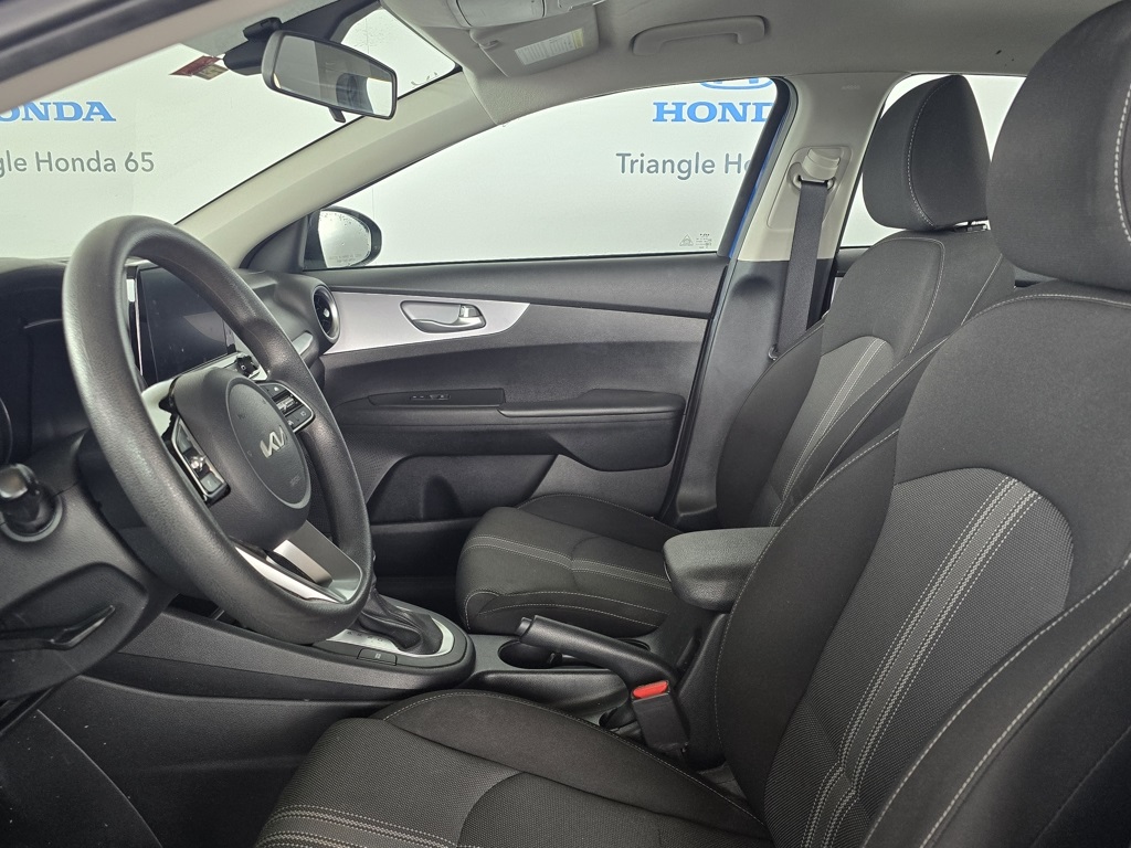 Thumbnail: 2024 Kia Forte - 9