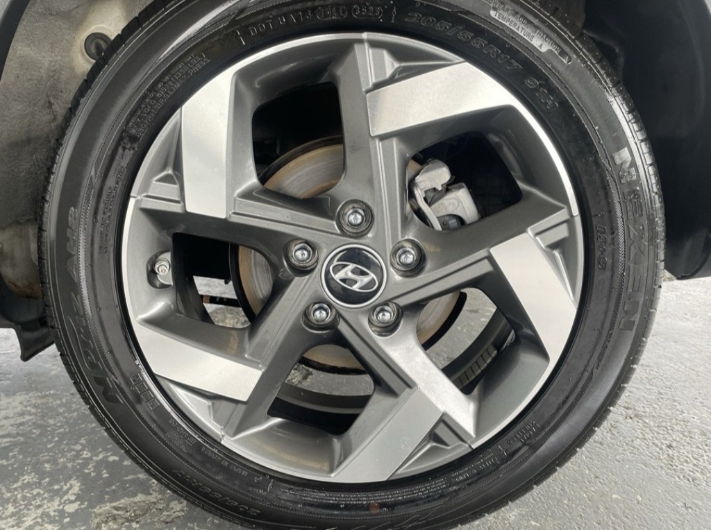 Thumbnail: 2023 Hyundai Venue - 29