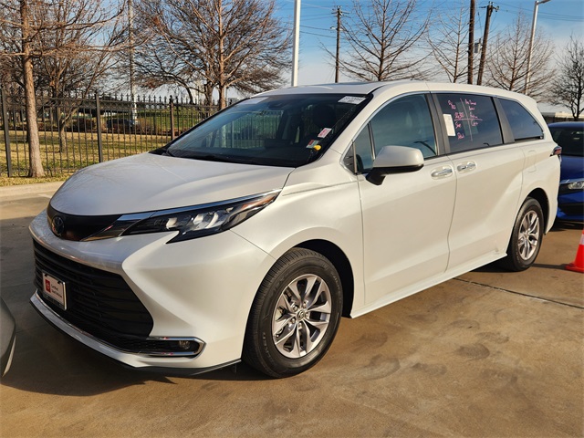 2024 Toyota Sienna XLE 7-Passenger FWD