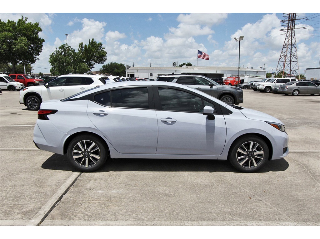 2025 Nissan Versa 1.6 SV - 4