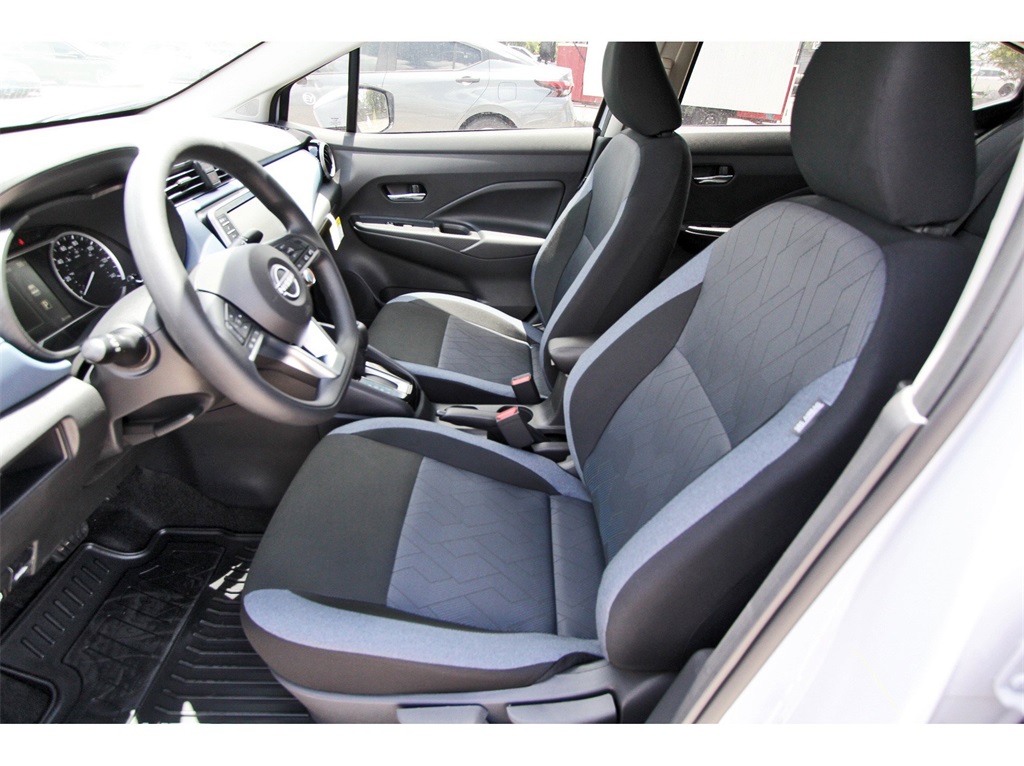 2025 Nissan Versa 1.6 SV - 5