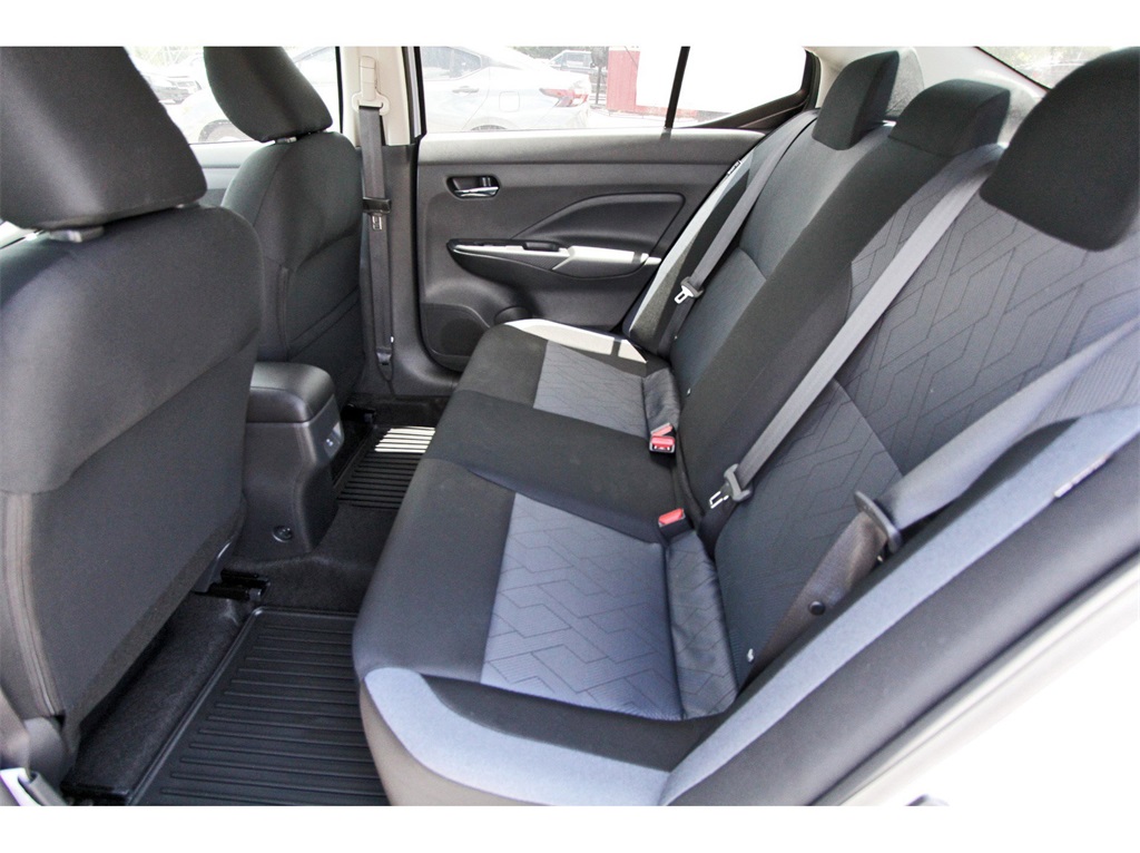 2025 Nissan Versa 1.6 SV - 6