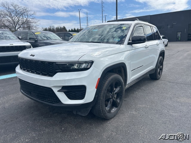 2023 Jeep Grand Cherokee Altitude 4WD