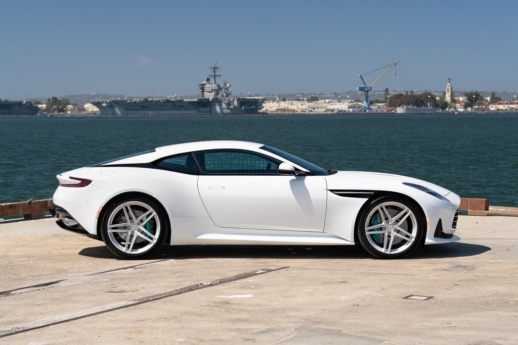 Aston Martin 2026 DB12 