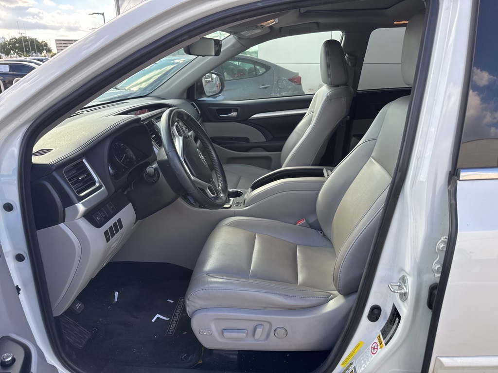 2018 Toyota Highlander XLE White at Don McGill Toyota