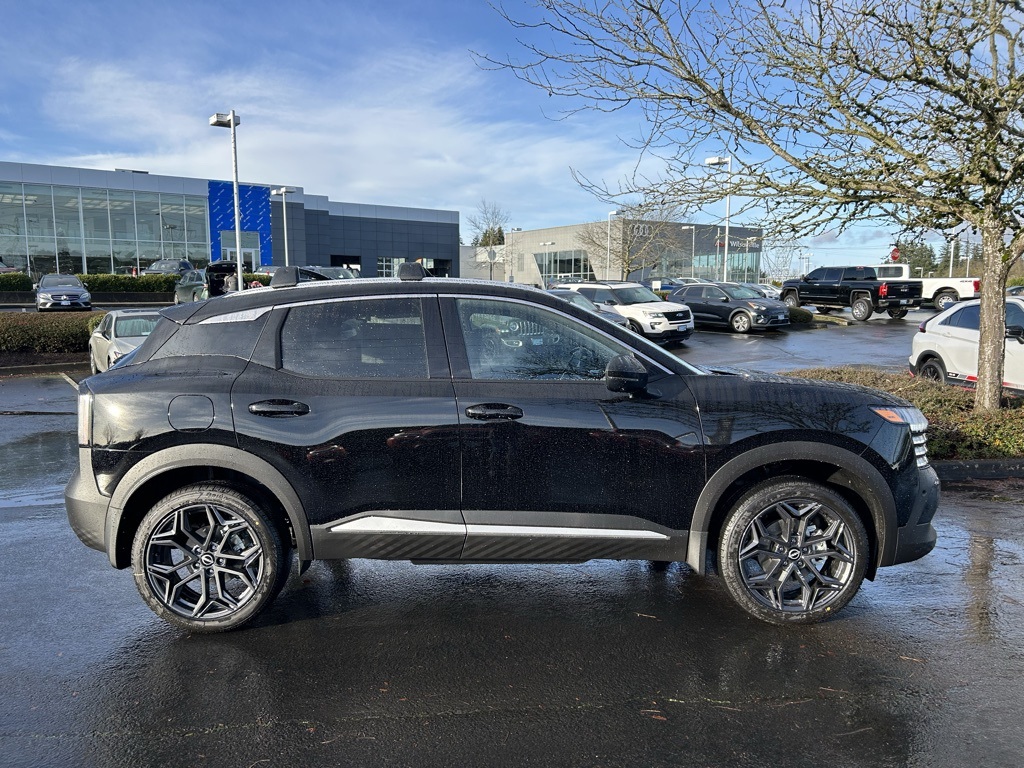 2025 Nissan Kicks SR photo 4