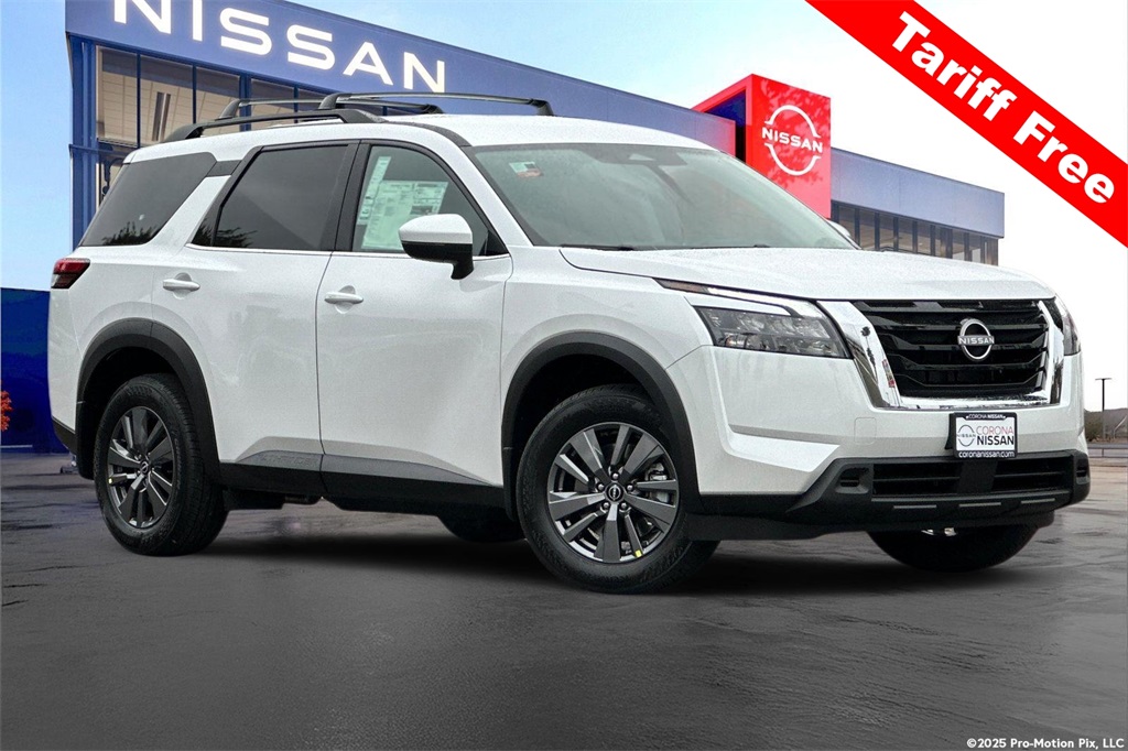 2025 Nissan Pathfinder SV's photo
