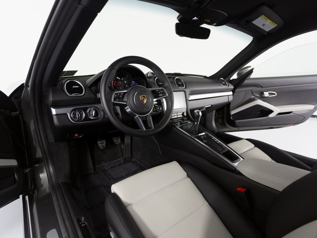 2025 Porsche Cayman photo 4