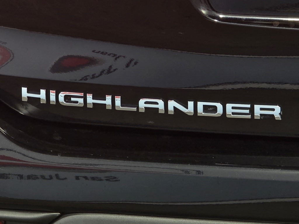 Thumbnail: 2023 Toyota Highlander - 11