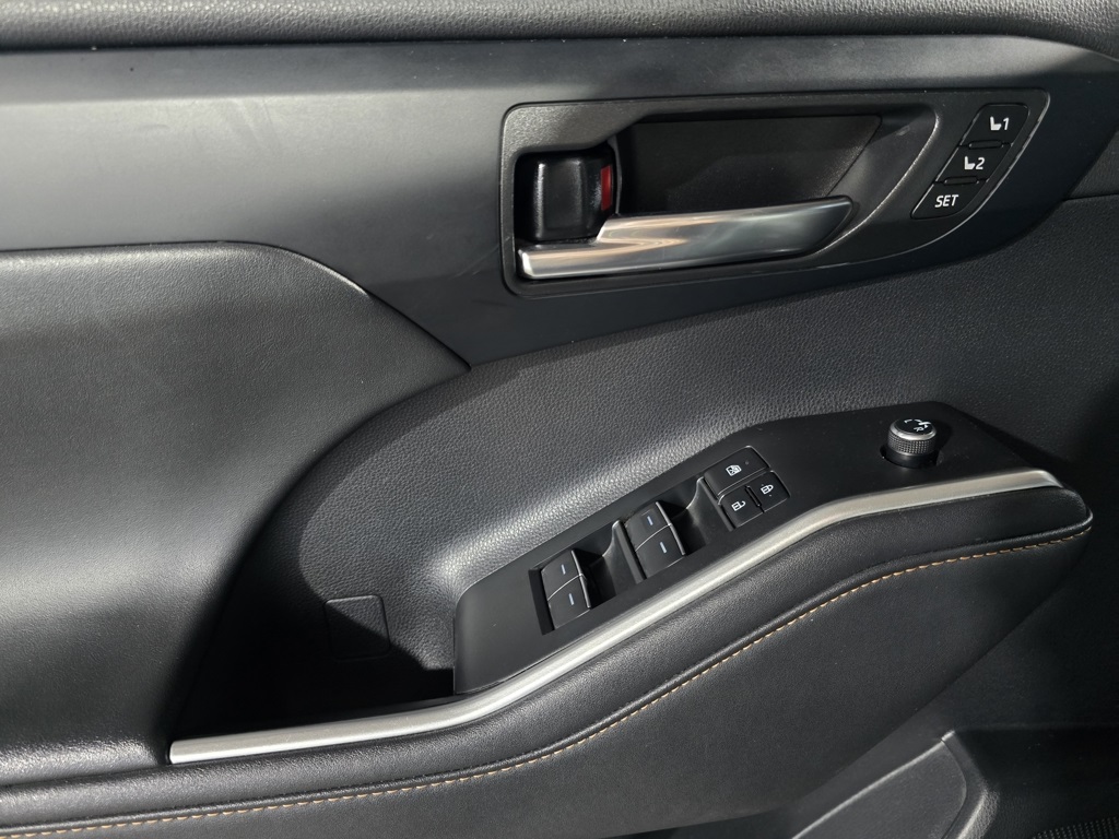 Thumbnail: 2023 Toyota Highlander - 13