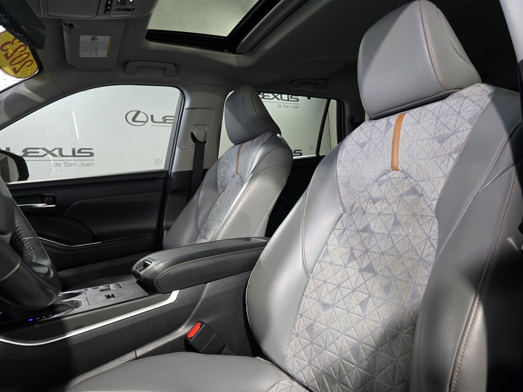 Thumbnail: 2023 Toyota Highlander - 15