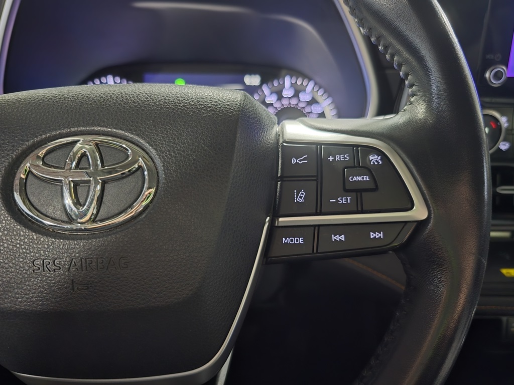 Thumbnail: 2023 Toyota Highlander - 17
