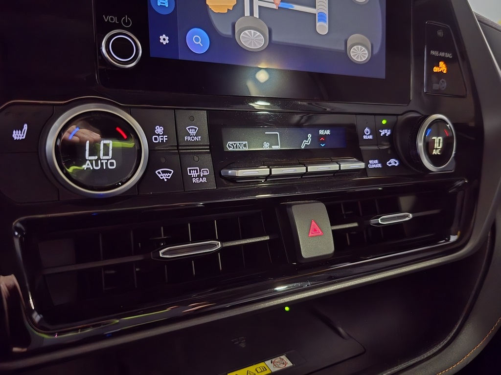 Thumbnail: 2023 Toyota Highlander - 22