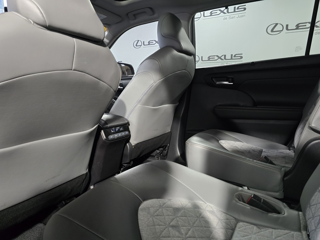 Thumbnail: 2023 Toyota Highlander - 26