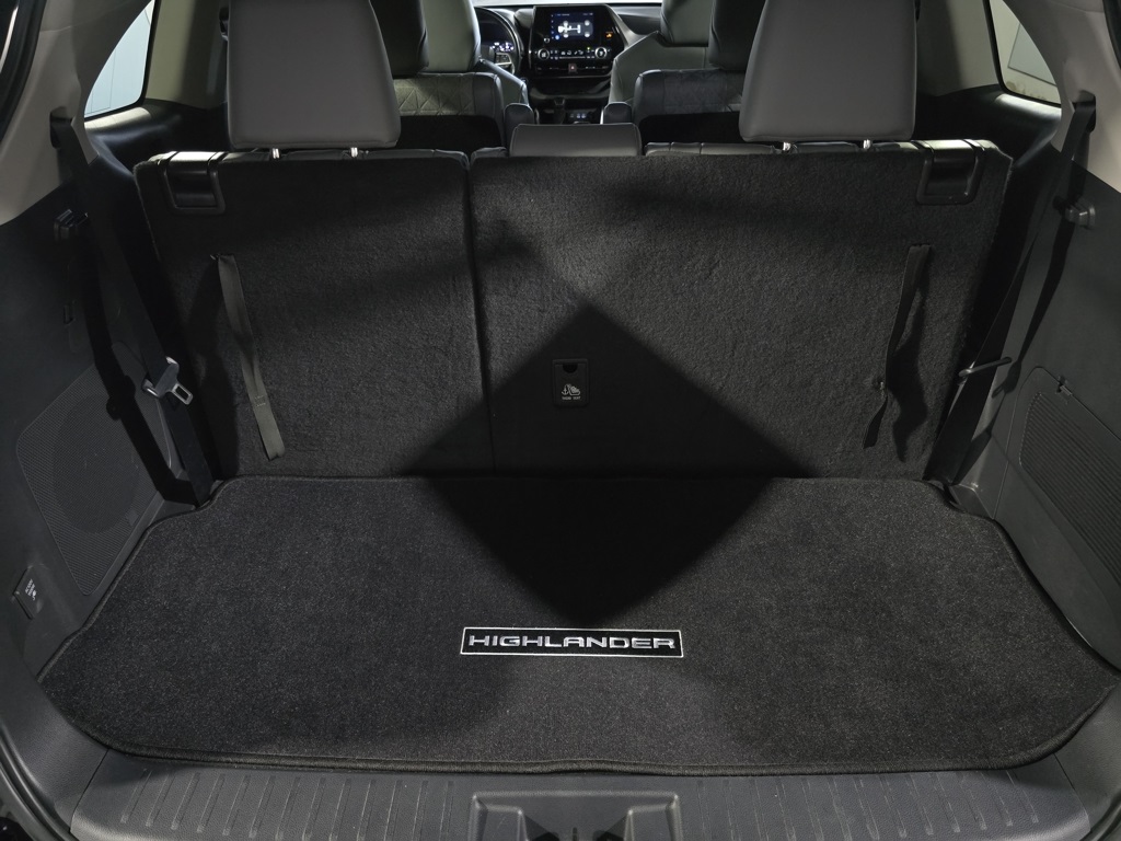 Thumbnail: 2023 Toyota Highlander - 30