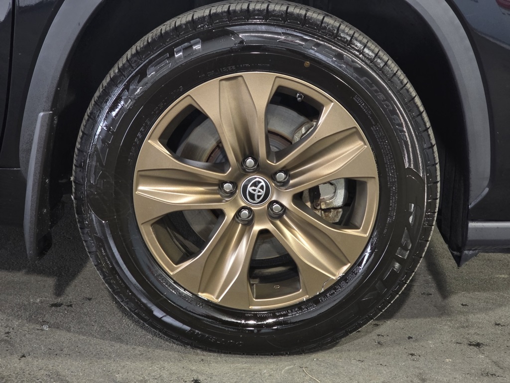 Thumbnail: 2023 Toyota Highlander - 4