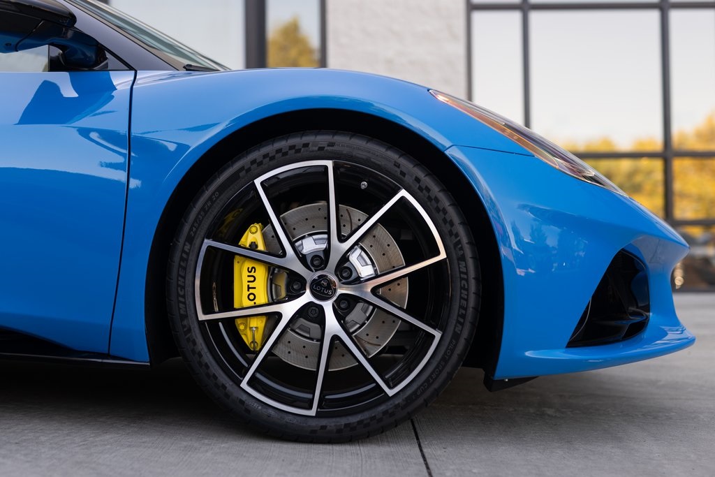 2025 Lotus Emira Base photo 2