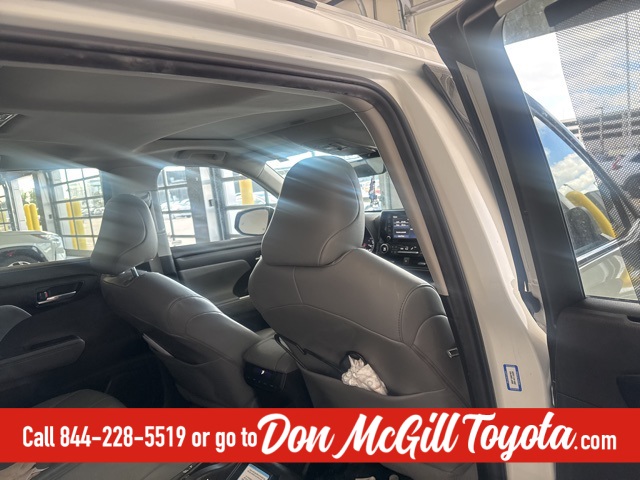2021 Toyota Highlander XLE White at Tom Peacock Cadillac