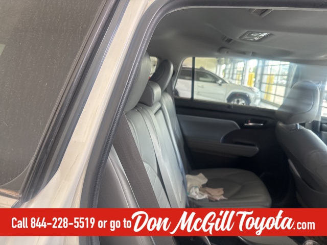 2021 Toyota Highlander XLE White at Tom Peacock Cadillac