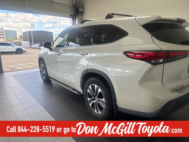 2021 Toyota Highlander XLE White at Tom Peacock Cadillac