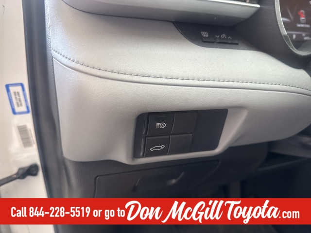 2021 Toyota Highlander XLE White at Tom Peacock Cadillac