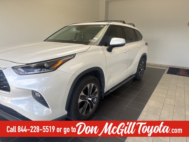 2021 Toyota Highlander XLE White at Tom Peacock Cadillac