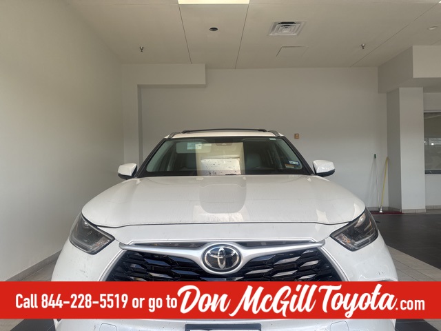 2021 Toyota Highlander XLE White at Tom Peacock Cadillac
