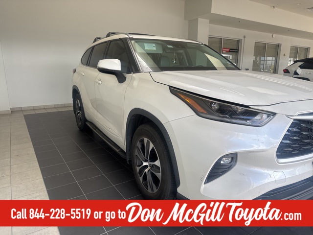 2021 Toyota Highlander XLE White at Tom Peacock Cadillac