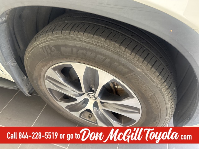 2021 Toyota Highlander XLE White at Tom Peacock Cadillac