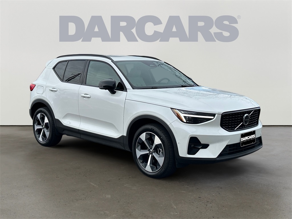 2025 Volvo XC40 B5 Plus Dark Theme AWD