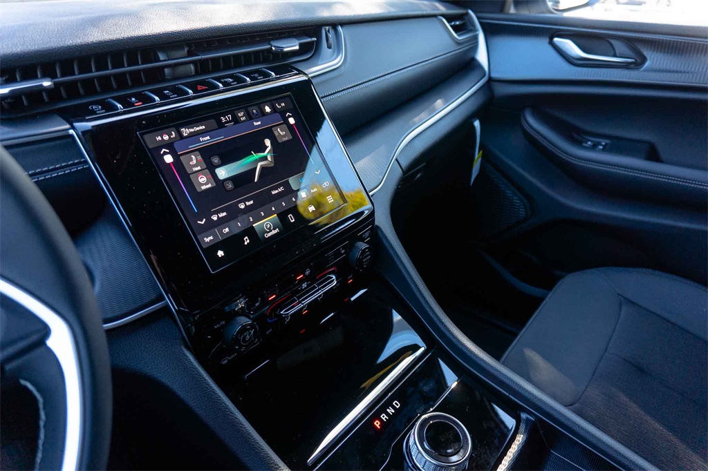 New Car 2025 Jeep Grand Cherokee L  Laredo For Sale Under $35,000 In San Marcos, Texas