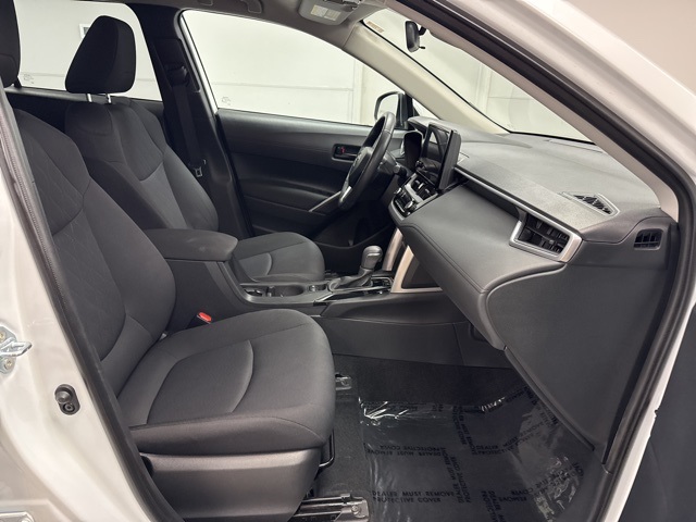 2023 Toyota Corolla Cross LE photo 11