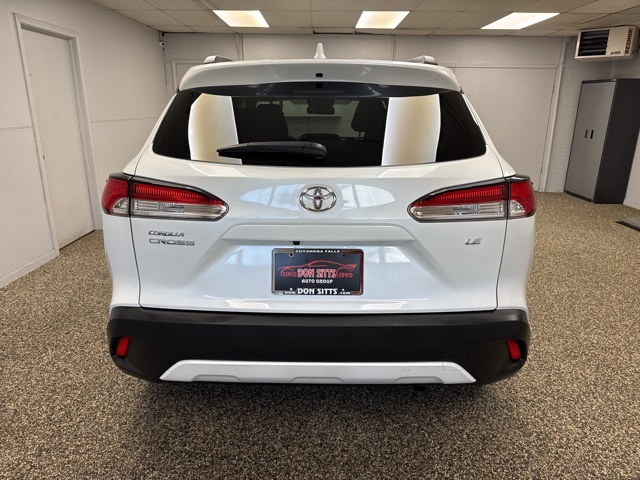 2023 Toyota Corolla Cross LE photo 5