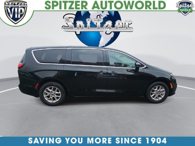 Diamond Black Crystal PC 2025 Chrysler Pacifica Minivan Front-Wheel Drive 9-Speed Automatic