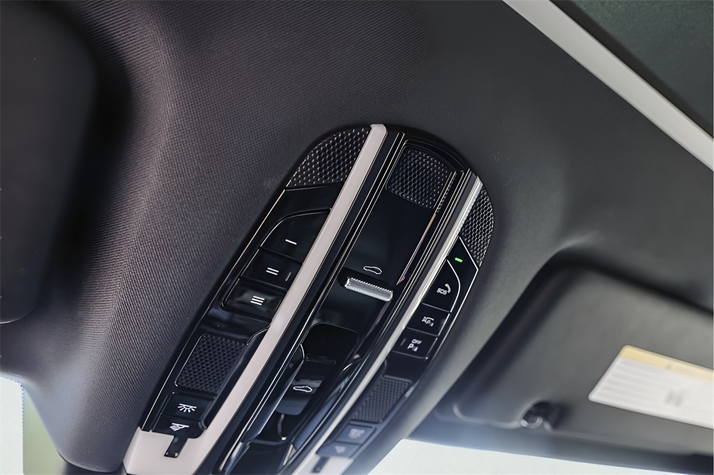 Used Car 2022 Porsche Cayenne E-hybrid  Platinum Edition For Sale Under $70,000 In Austin, Texas