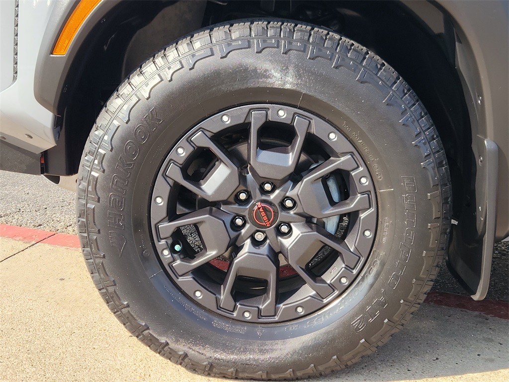 2022 Nissan Frontier PRO-4X - 9