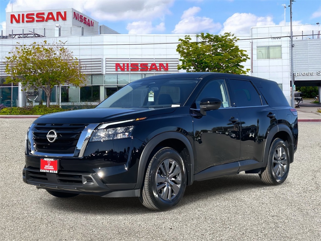 2025 Nissan Pathfinder S