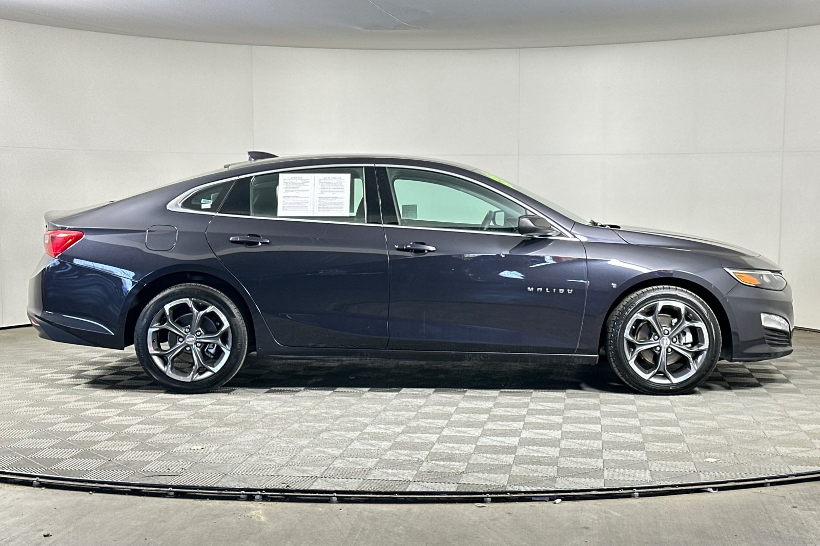 2023 Chevrolet Malibu 1LT photo 2