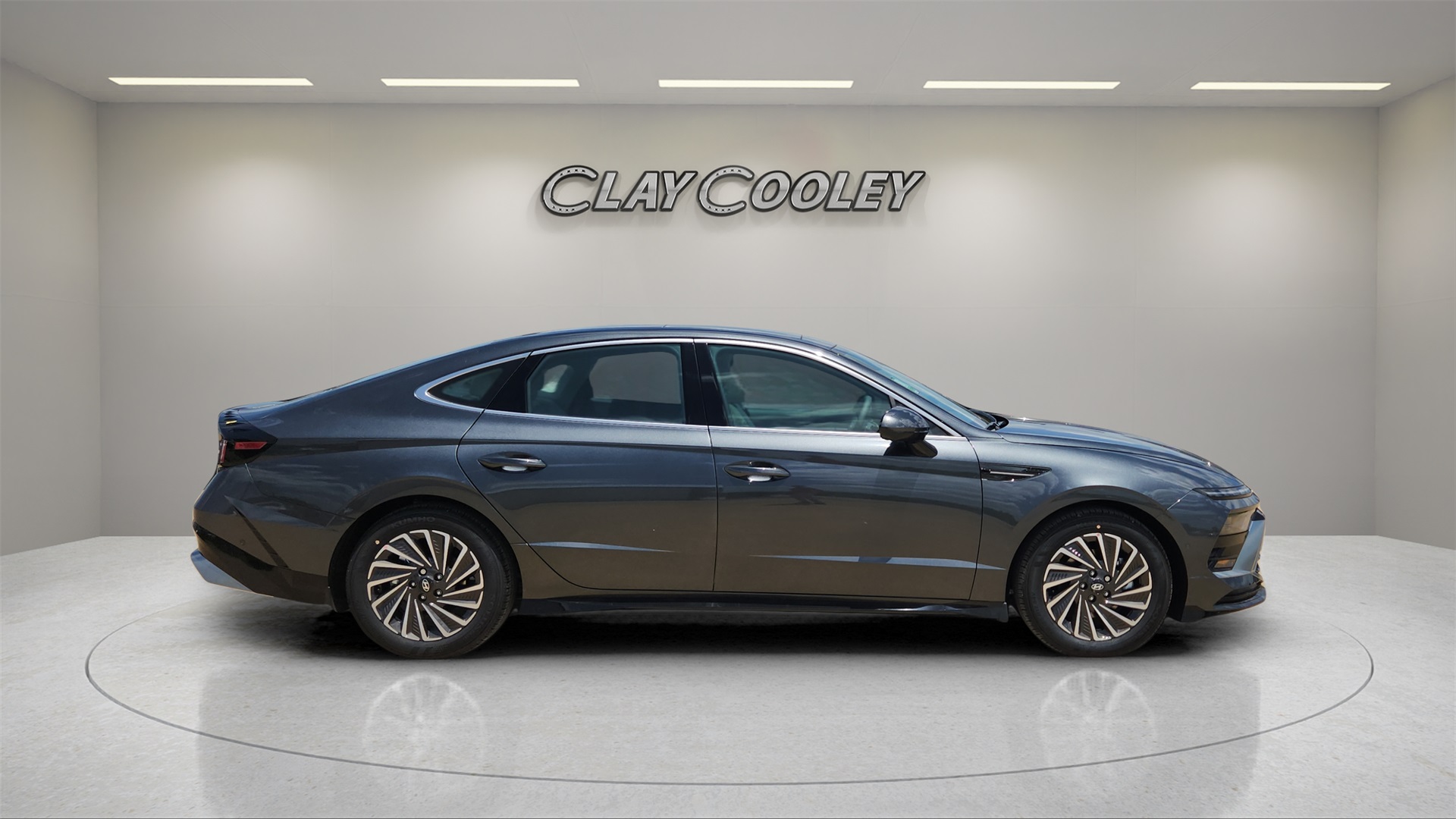 2025 Hyundai Sonata Hybrid Limited photo 2