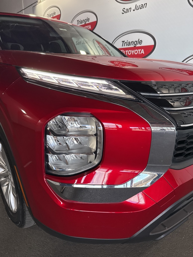 Thumbnail: 2023 Mitsubishi Outlander - 10